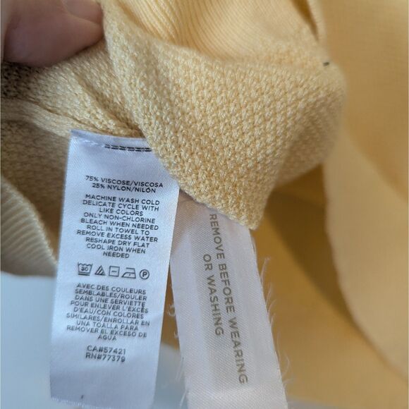 Ann Taylor Knit Top Women’s Medium Light Yellow w/ Navy Ruffle Sleeves - Picture 5 of 5
